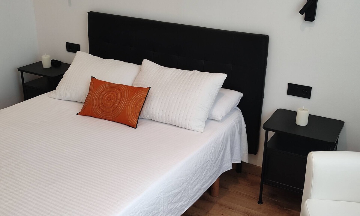 El Prat de Llobregat House | Independent lodging with exit to the garden. Close to airport, subway and train.
