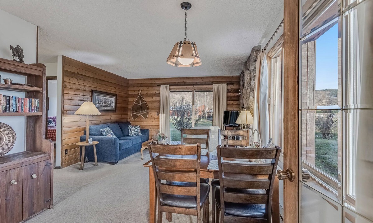 Clark Cabin | Independence - Cozy cabin, pet friendly, hot tub