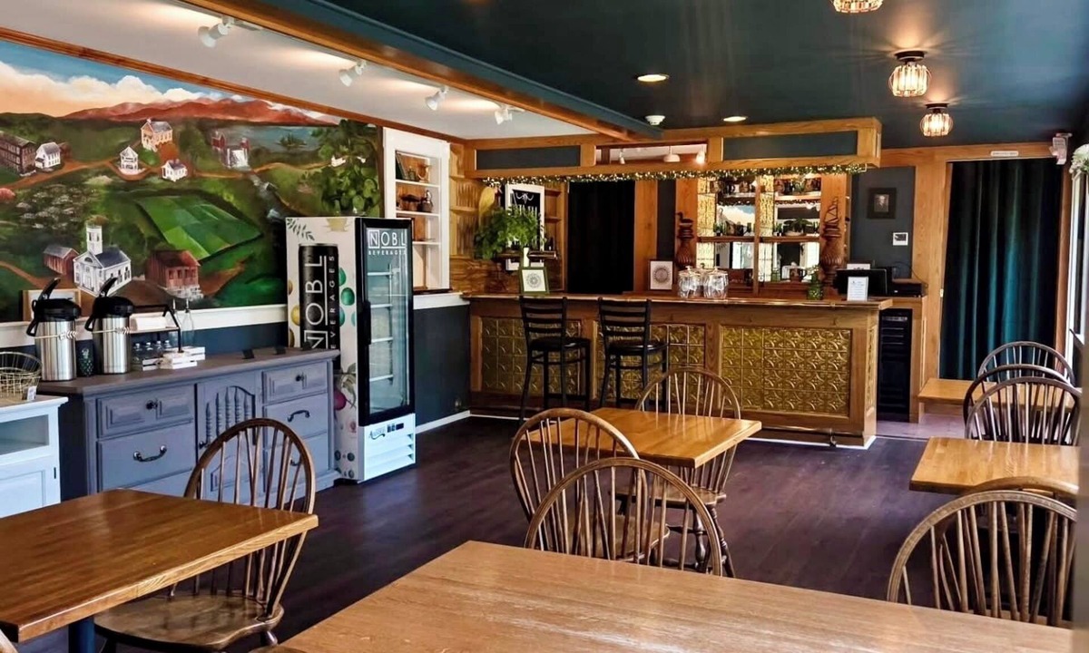 Strafford Hotel | Independence Inn