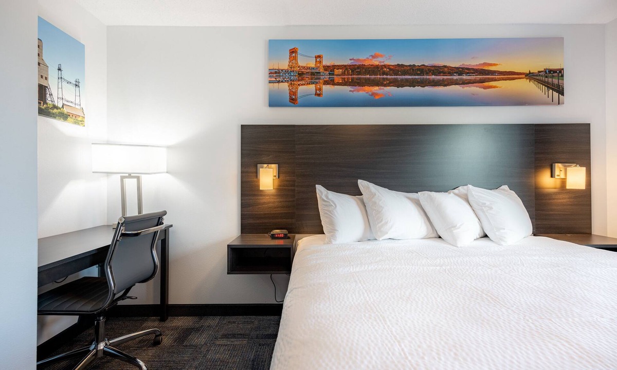 Houghton Hotel | Independence Stay
