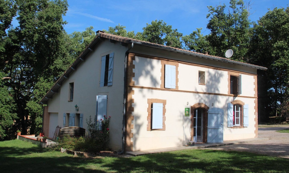 Serignac House | Independent cottage in park with large pool