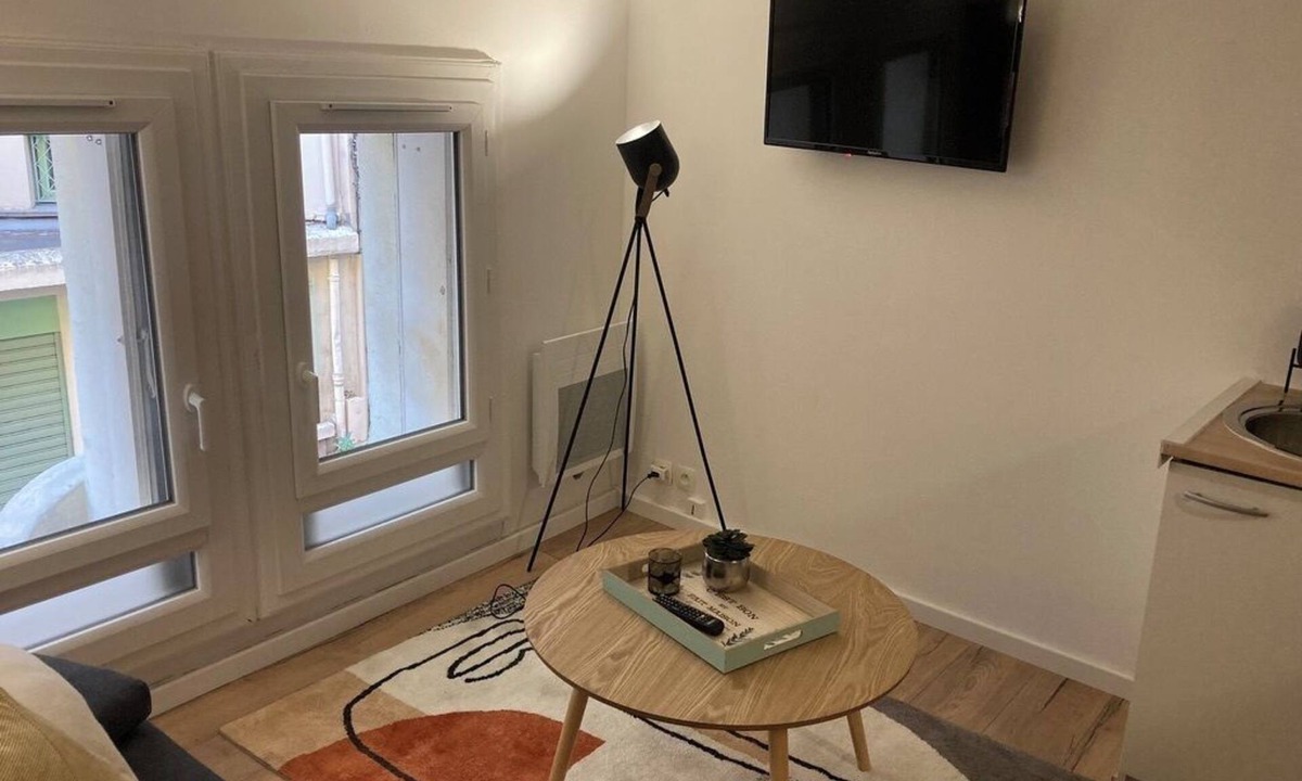 Montpellier City-Centre Bed & Breakfast | Independent Cozy Room