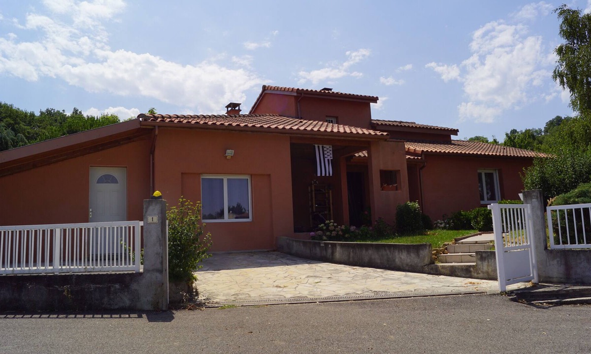 Segura House | Independent dependence in Ségura