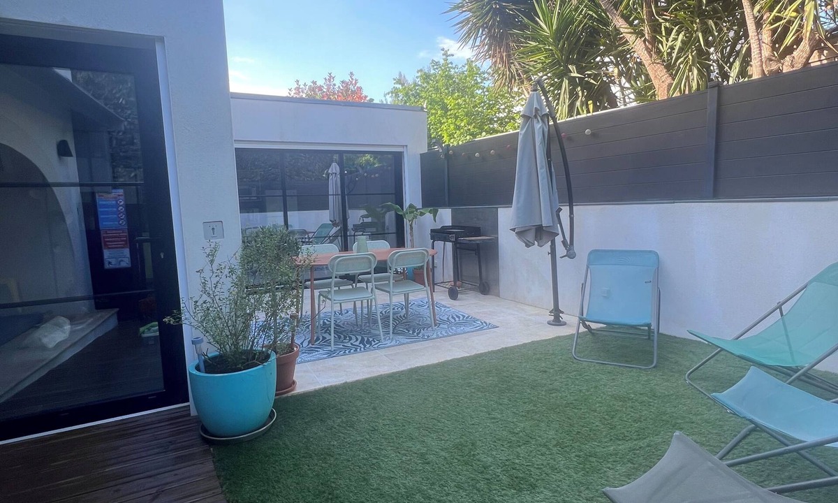 Castelnau-de-Guers House | Independent village house rental with courtyard, terrace and pool.
