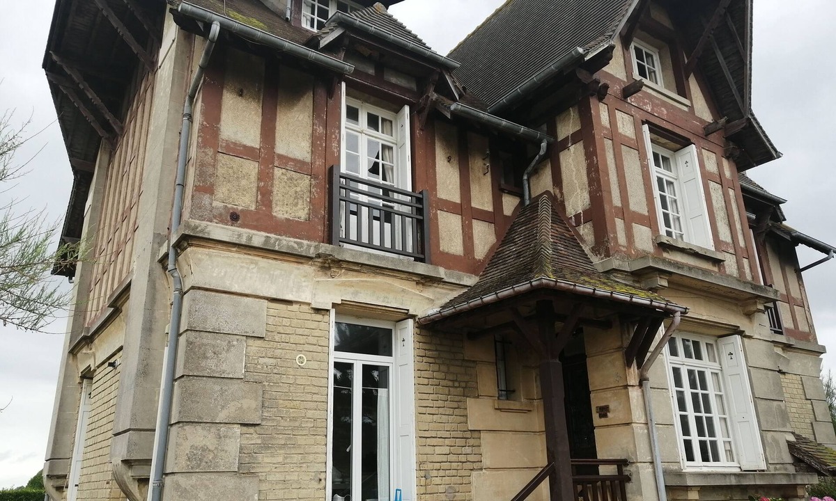 Luc-sur-Mer Apartment | Independent ground floor with garden on the seaside.