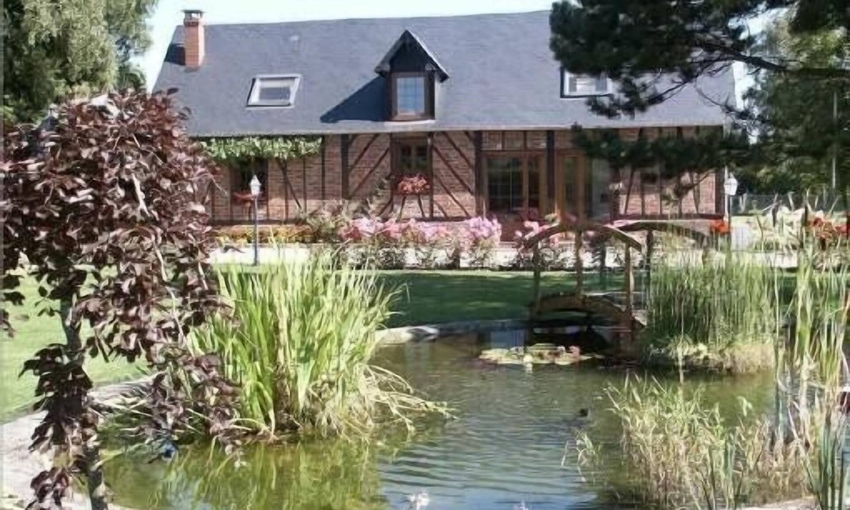 Le Thuit-Signol House | INDEPENDENT HOUSE 'hydrangeas' more than 50 varieties of hydrangeas