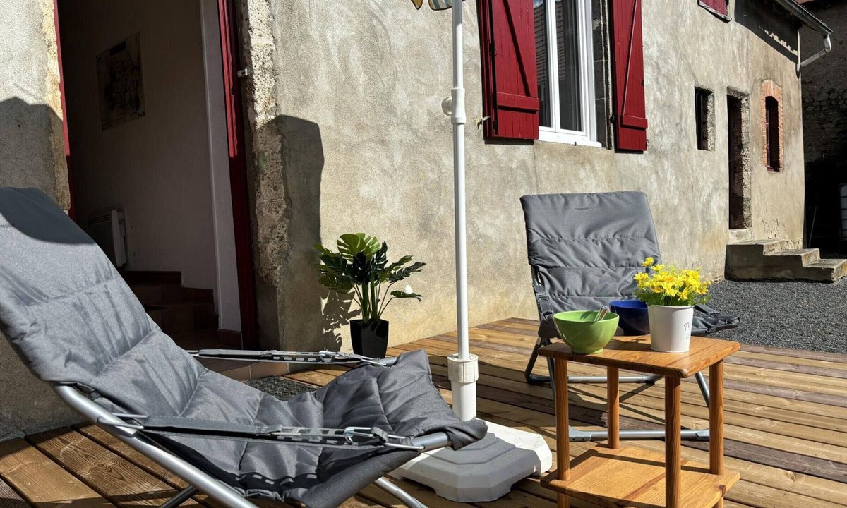 Saulcet Cottage | Independent house in vineyards, pets allowed