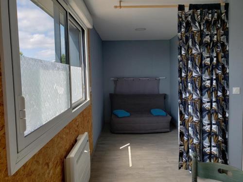 La Chapelle-Janson Apartment | Independent room