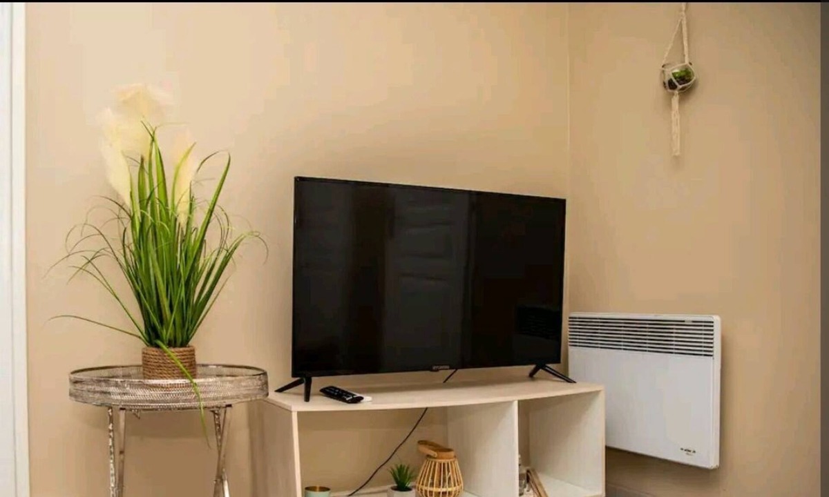 Tignieu-Jameyzieu Apartment | Independent studio in villa with swimming pool