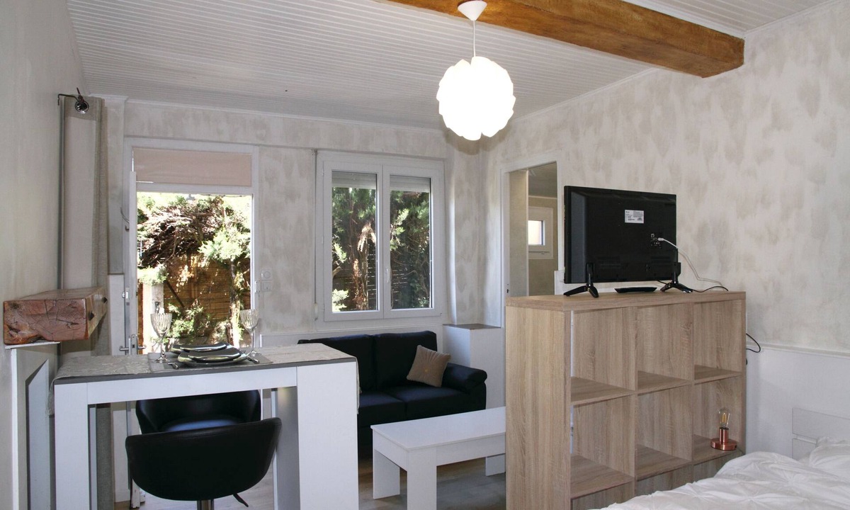 Vernet-les-Bains Apartment | Independent studio in a quiet building with small patio