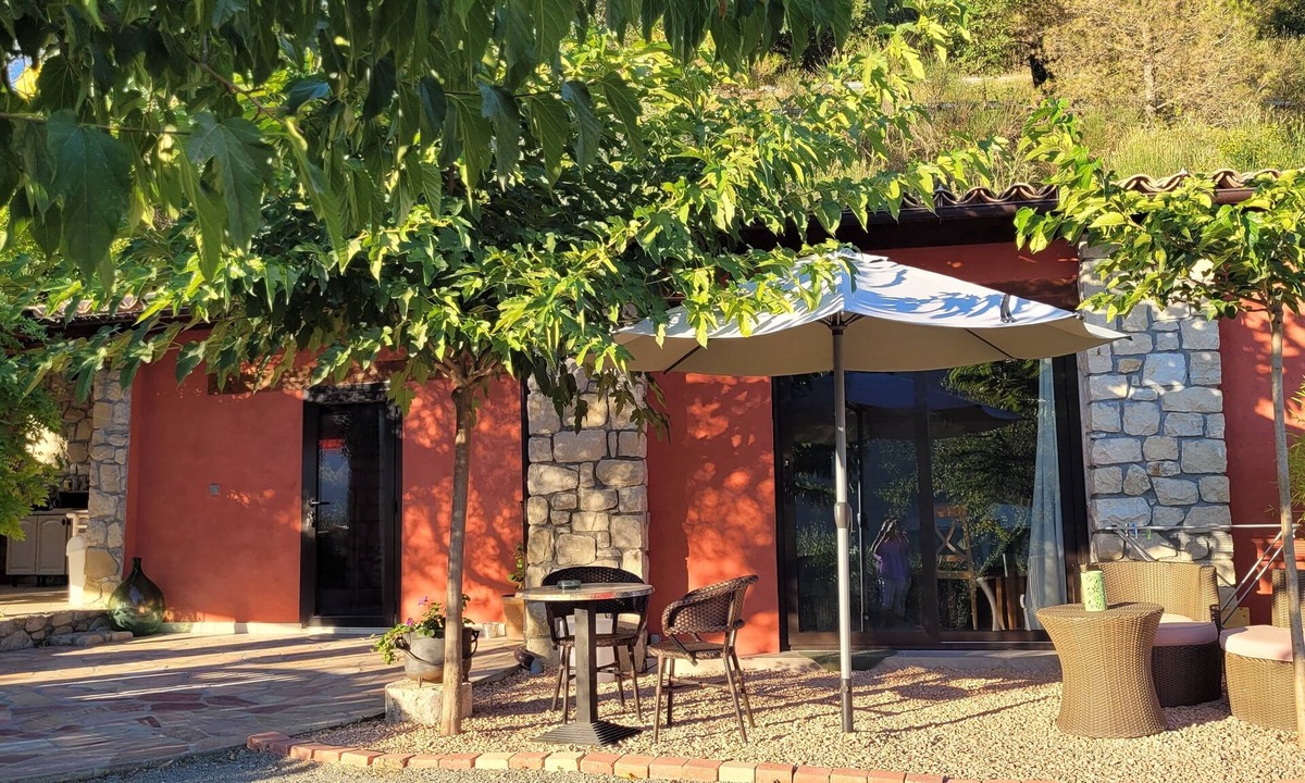 Bouvet Island House | Independent studio in a quiet olive grove