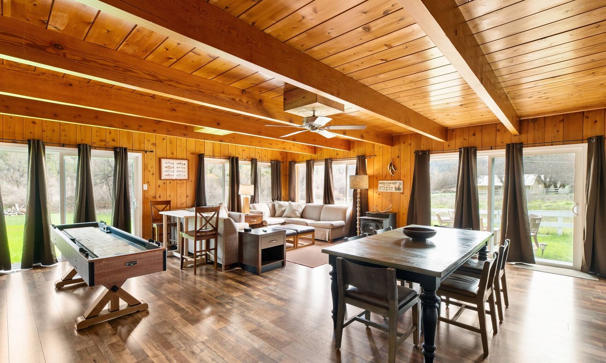 Douglas City Cabin | Indian Creek Lodge