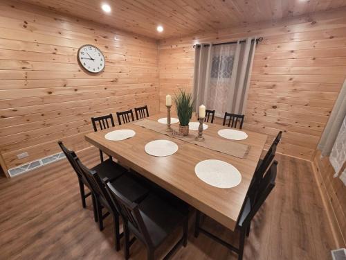 Mongo House | Indiana Lake Escape