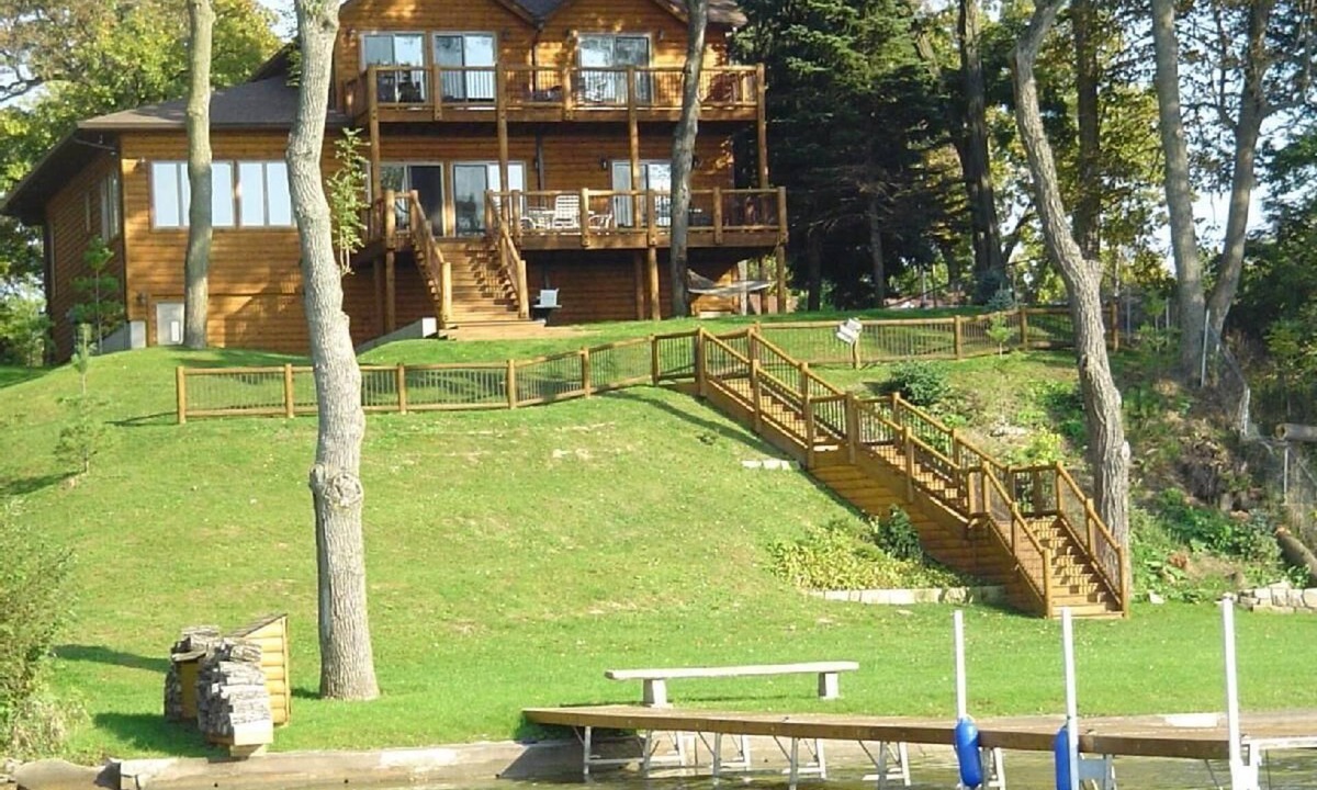Cedar Lake House | Indiana LAKE HOME SUNSETS. 5 Beds, 3 Baths, 2 Decks, 1 Long Pier, by CHICAGO IL