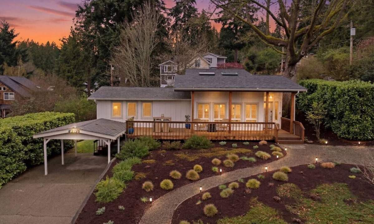 Indianola House | Indianola Cottage - Quick Walk To Beach Acces w/Kayak