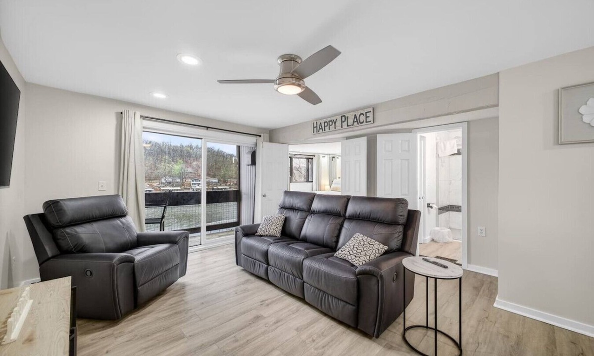 Osage Beach Condo | Indoor/Outdoor Pools! Hot Tub! Steam Room! Sauna!