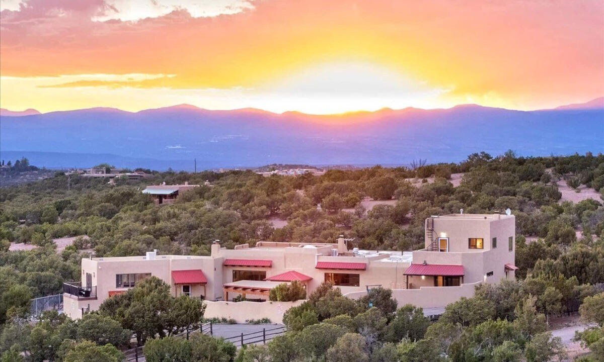 Santa Fe House | Indoor Pool and Pickleball Estate