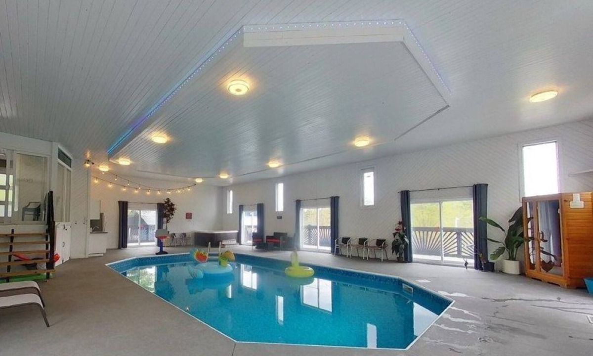 Trent Lakes Cottage | INDOOR POOL, HOT TUB & SAUNA! Welcome to Bluehaven in the Kawartha's!