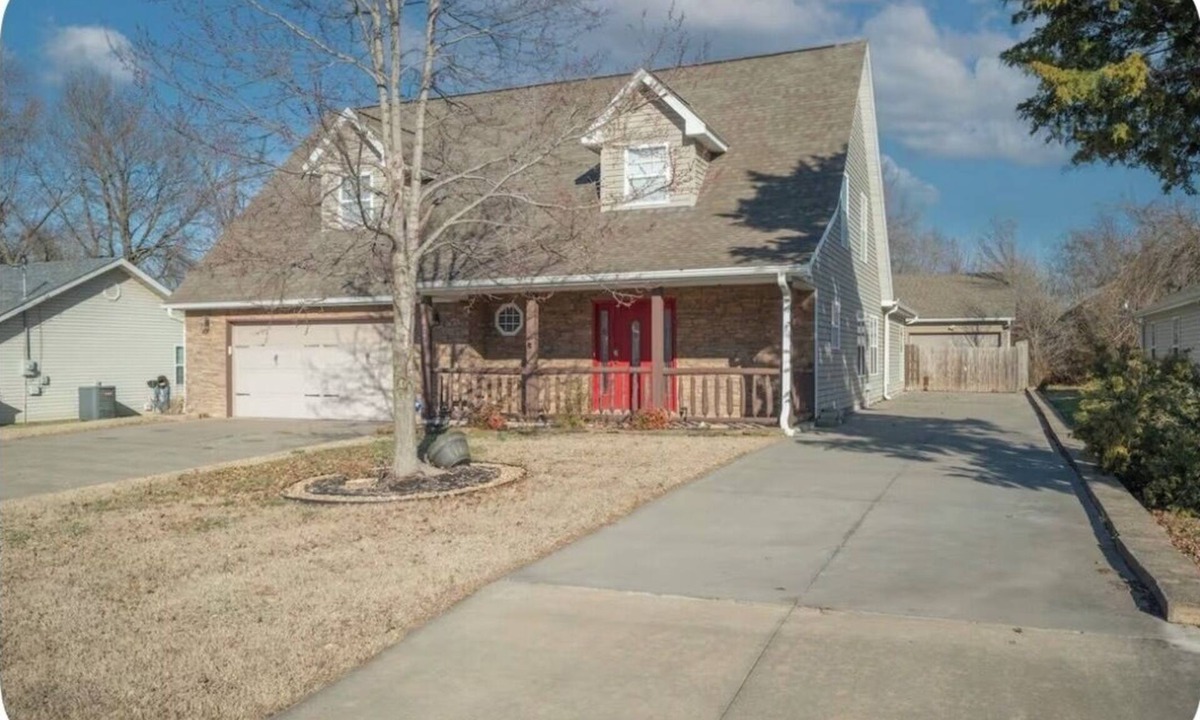 Joplin House | Indoor Pool in Central Joplin