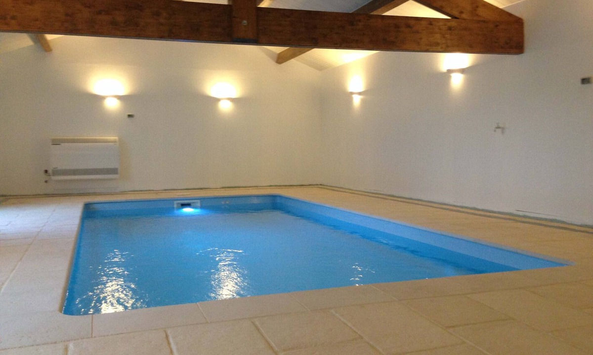 Bouille-Courdault House | Indoor swimming pool