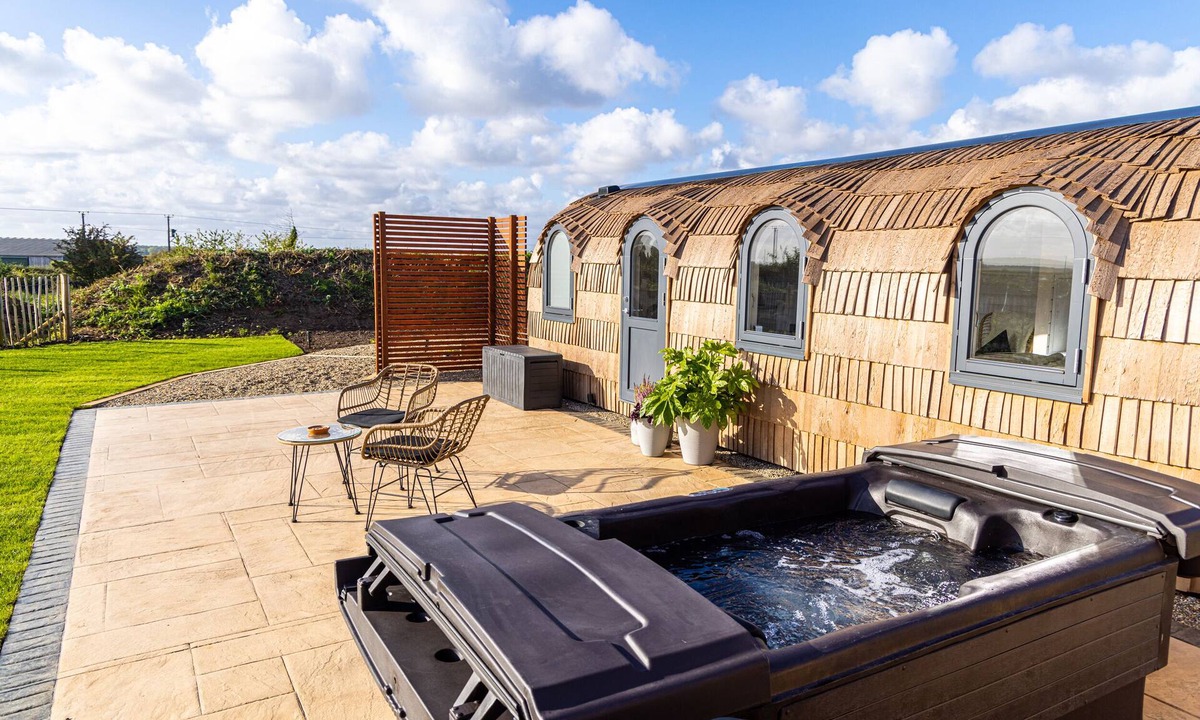 Arnold Cottage | Indrek - Mayflower Meadow