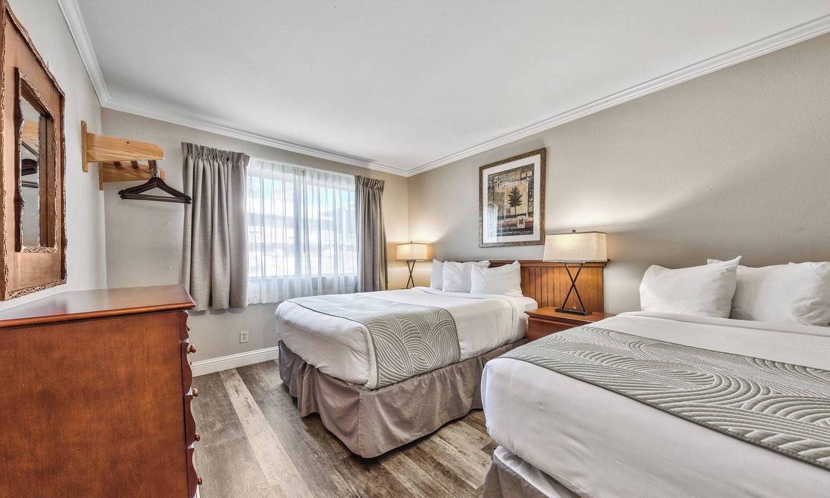 South Lake Tahoe Hotel | Indulge in Home-Like Comfort! Pet-friendly Property, Free Breakfast!