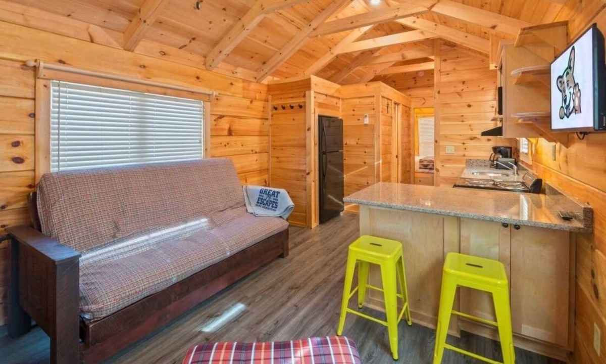 Bryan Cabin | Indulge in Home-Like Comfort! Full Kitchen, Pool, Short Drive to Kyle Field