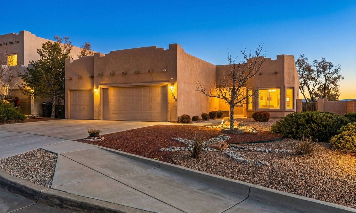 Westgate Heights House | Indulge in this beautiful New Mexico home located in Southwest Albuquerque