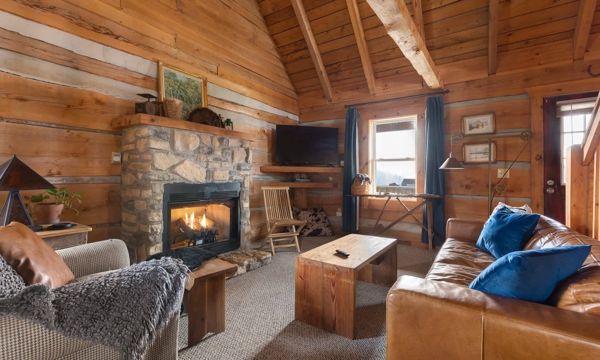Vesta House | Indulgent Log Cabin near Parkway