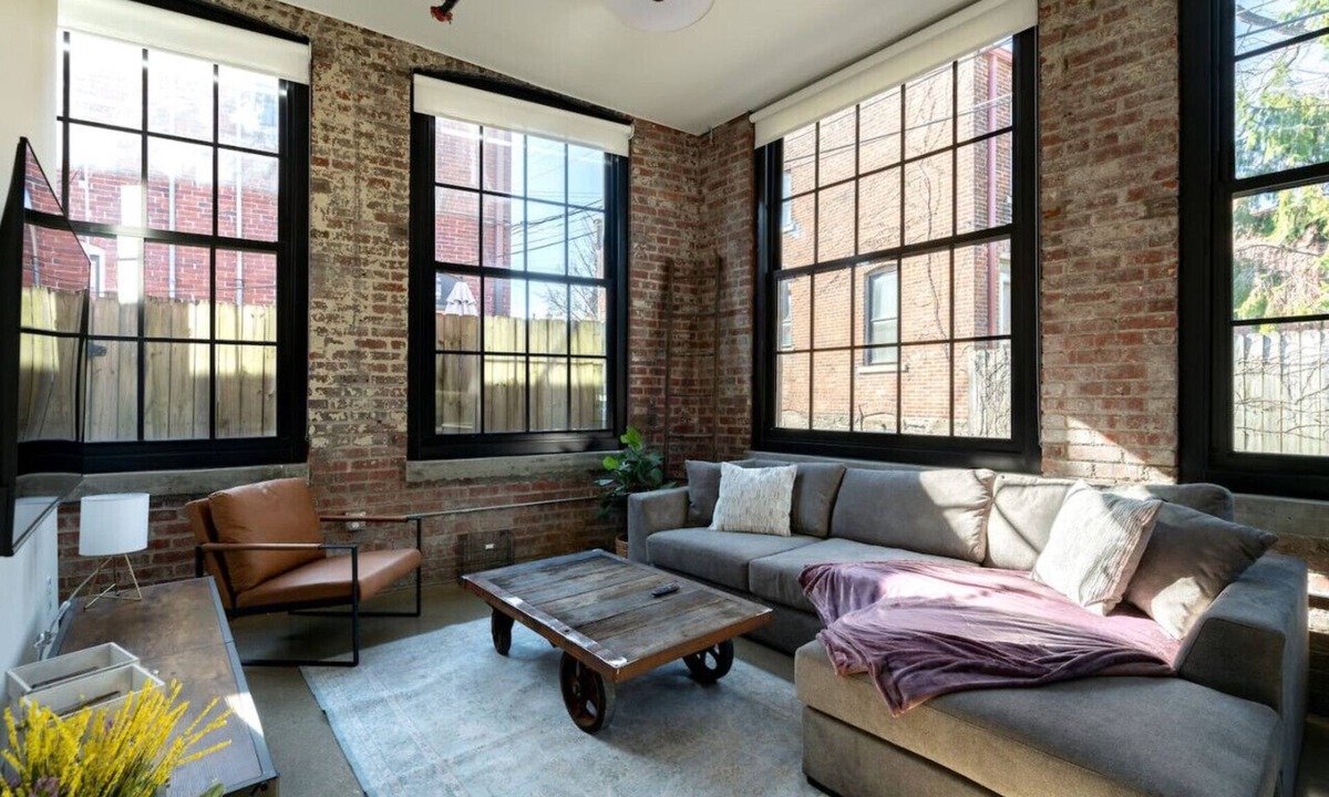 Italian Village Apartment | Industrial Boho Flat - Short North