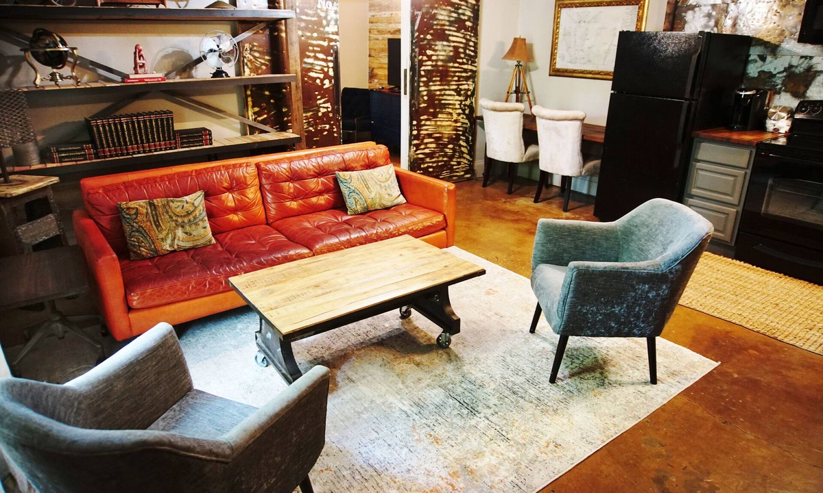 Seminole Heights House | Industrial chic guesthouse