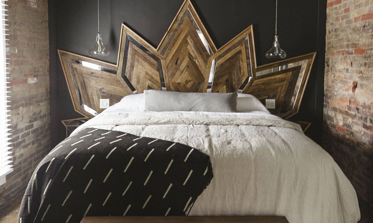 Bowling Green House | Industrial Modern House for Sleep + Play