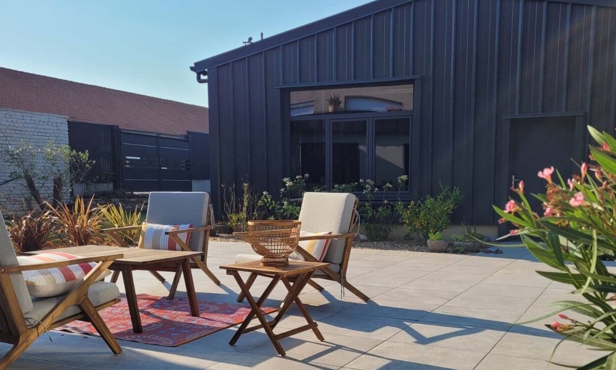 Peuplingues Bed & Breakfast | Industrial-style B&B in Peuplingues