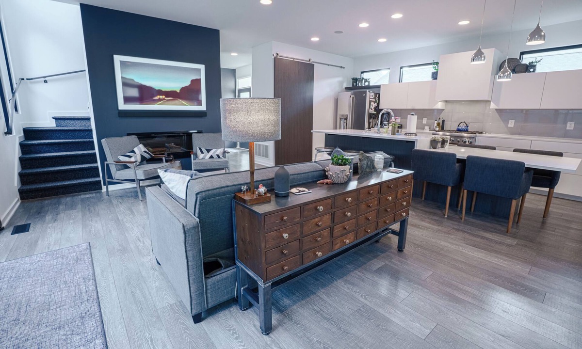 Fountain Square House | Indy 500 Luxe, Guests Call It Indy’s Best, Rooftop + Listening Lounge + Hot Tub