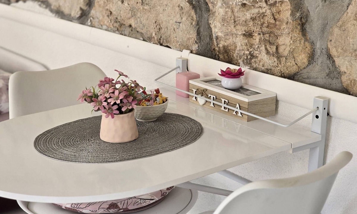 Lozica Apartment | Indy's Beach Apartments- Studio Apartment with Patio and Sea View