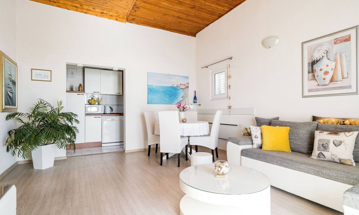 Lozica Apartment | Indy's Beach Apartments