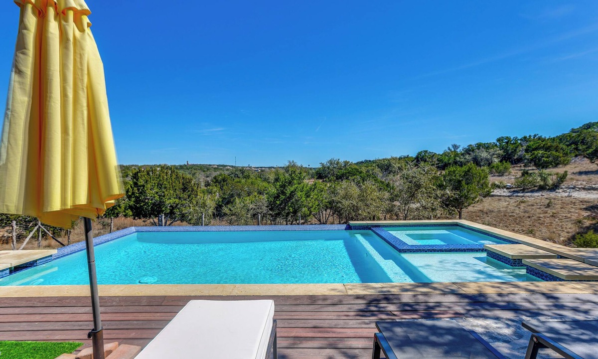 Pedernales Canyon Ranch House | Infinity Edge Pool & Fire Pit: Spicewood Getaway!