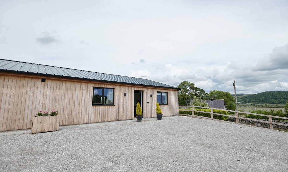 Settle Cottage | INGLEBOROUGH LODGE, with a garden in Settle