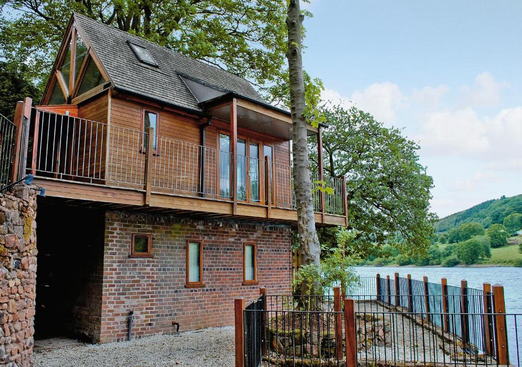 Horton House | Inglenook Boathouse