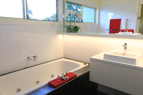 Cowes House | Inglenook Luxury Spa Cottage for Two