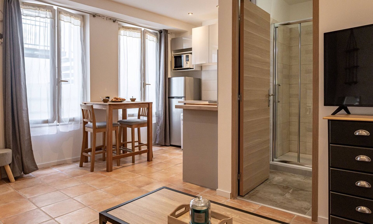 Montauban Apartment | INGRES Large, very quiet studio in the heart of town.