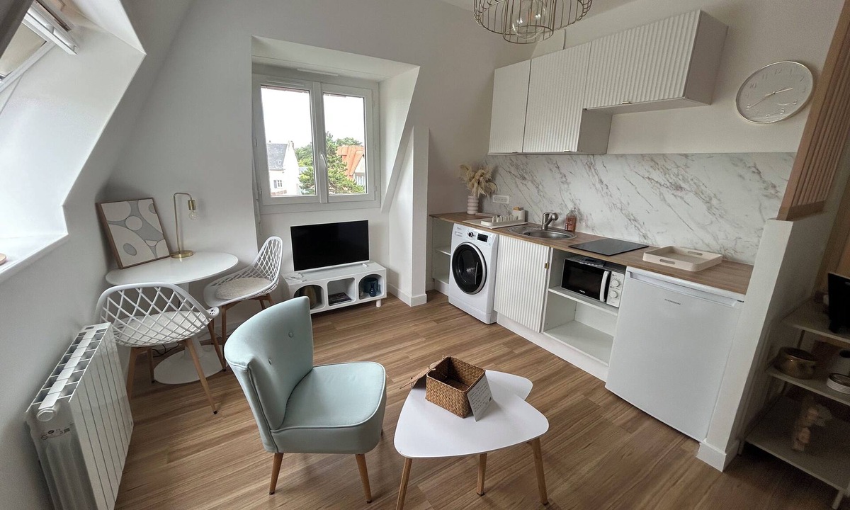 Cabourg Apartment | Ingrid's rose garden