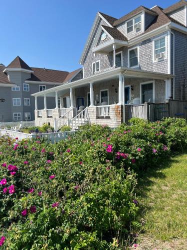 Oak Bluffs Bed & Breakfast | Inkwell Beach Cottage