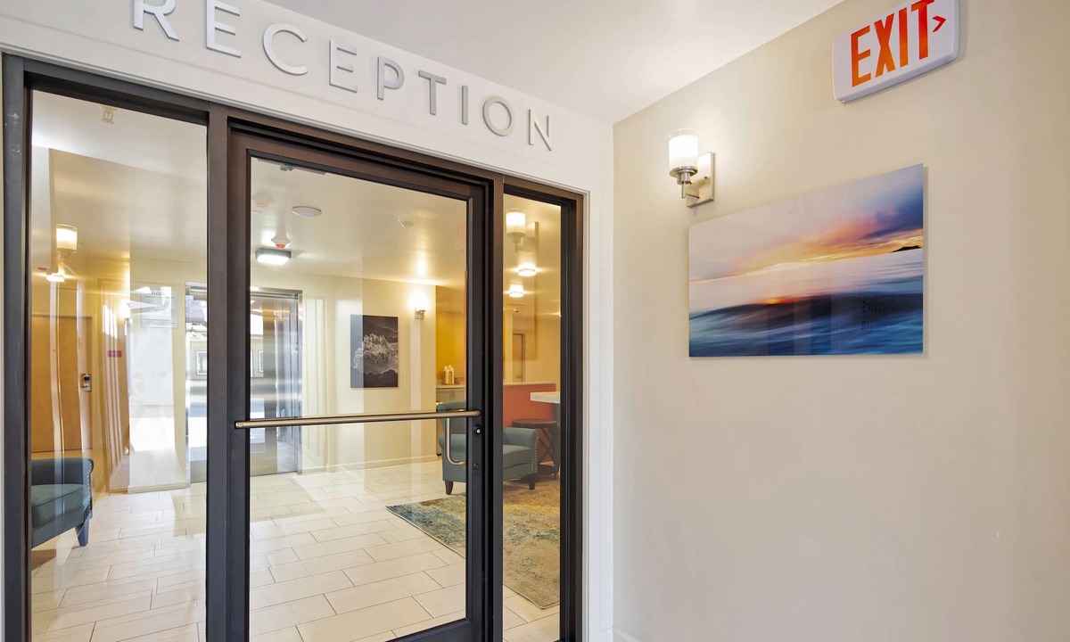 Moss Landing Hotel | Inn At Moss Landing Point