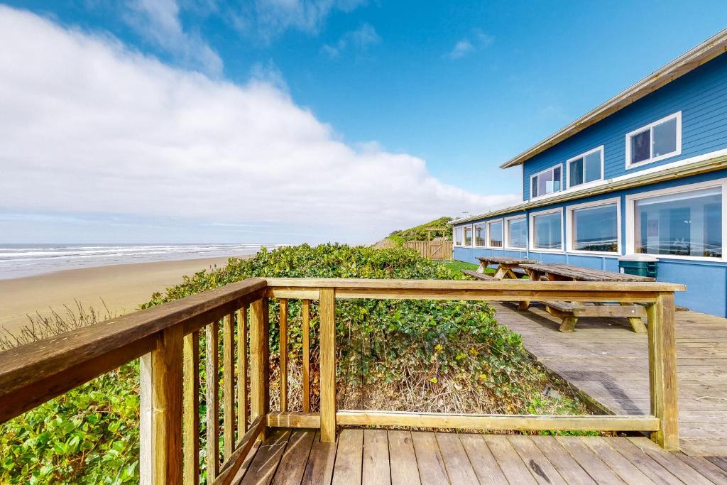 Edgewater Shores House | Inn at Sandcastle Beach