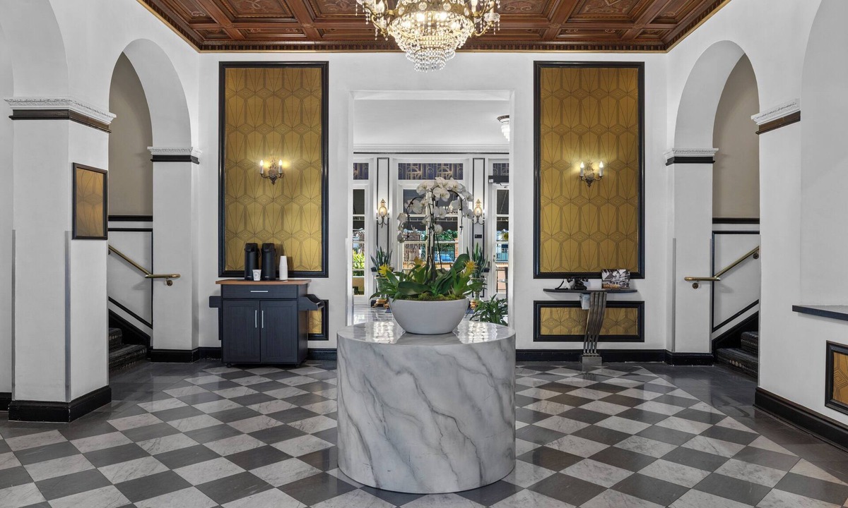 Park West Hotel | Inn At The Park