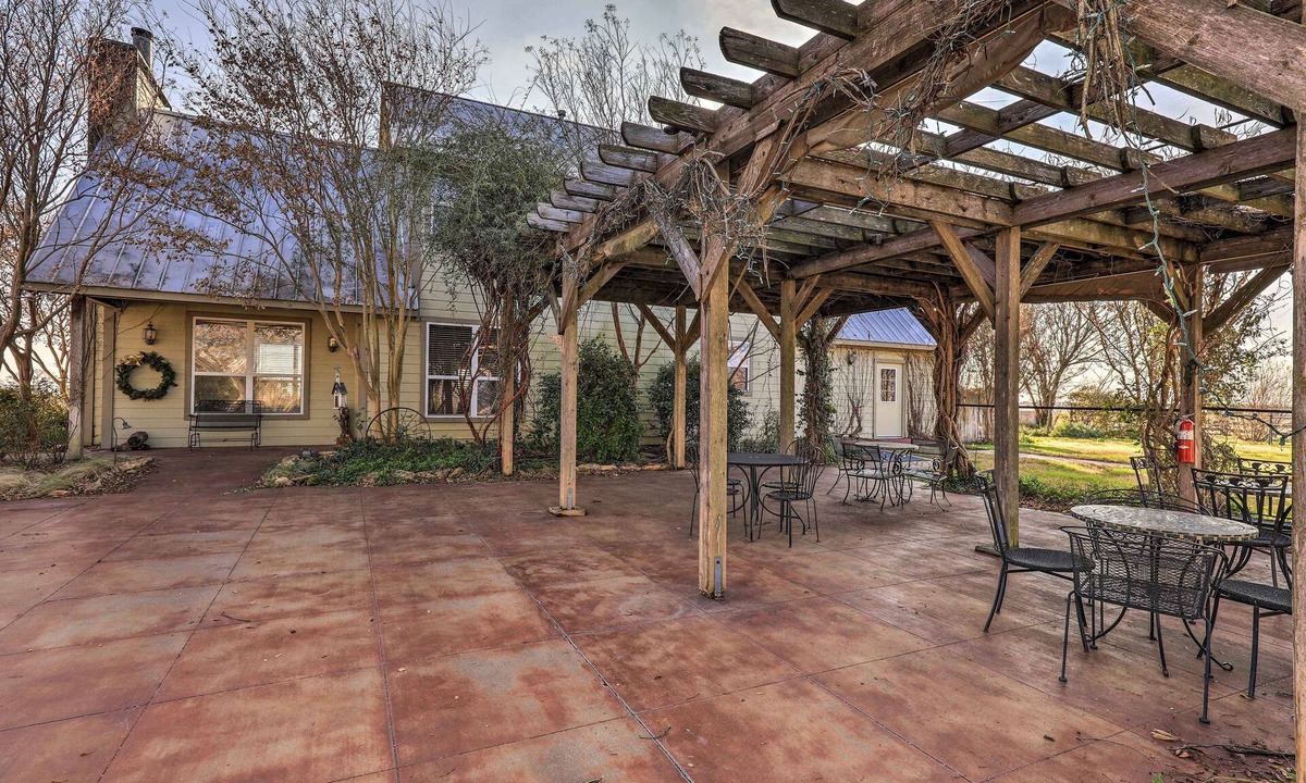 Nemo House | 'Inn at Windhill Ranch' w/Patio + Pergola!