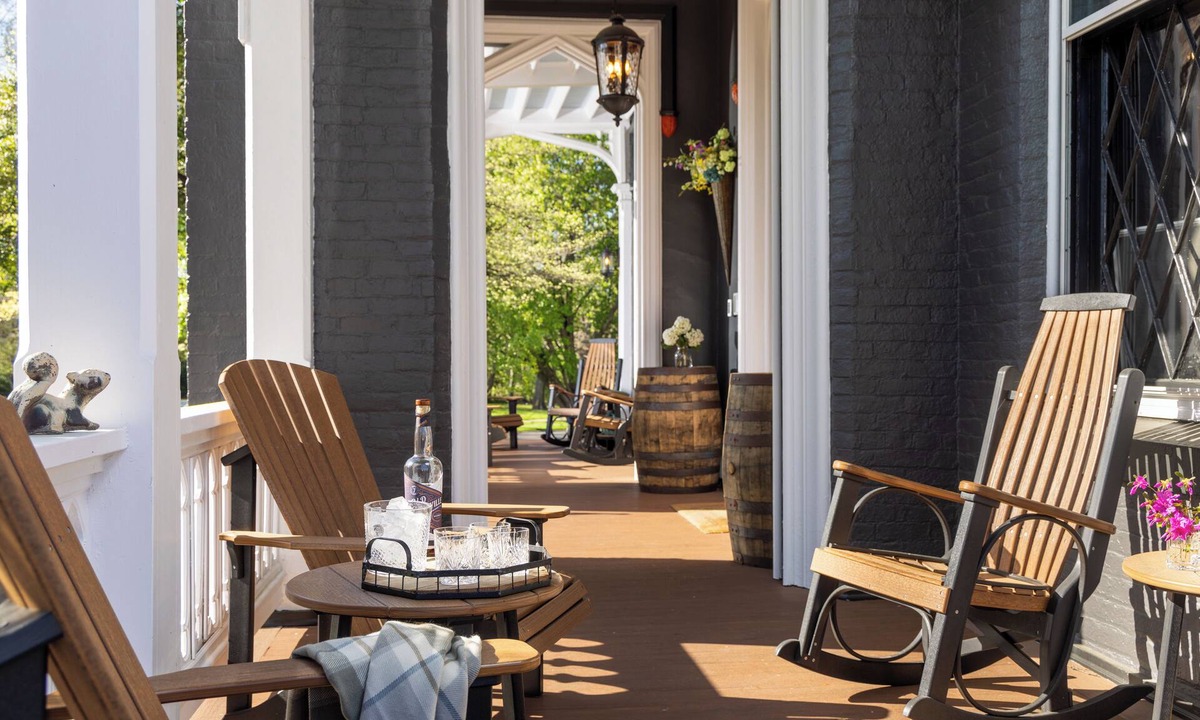 St. Matthews Bed & Breakfast | Inn at Woodhaven