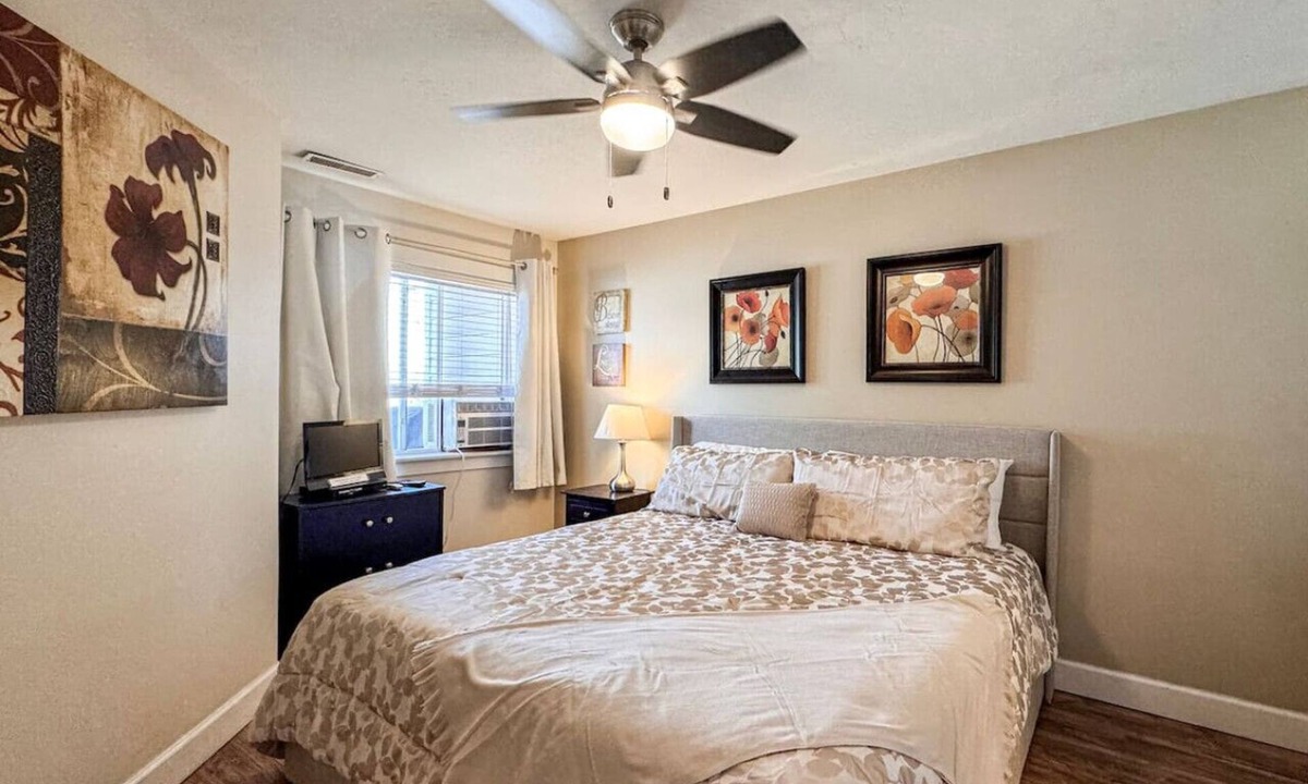 Harbor Village Condo | Inn Building Condo #103 updated, pool side view