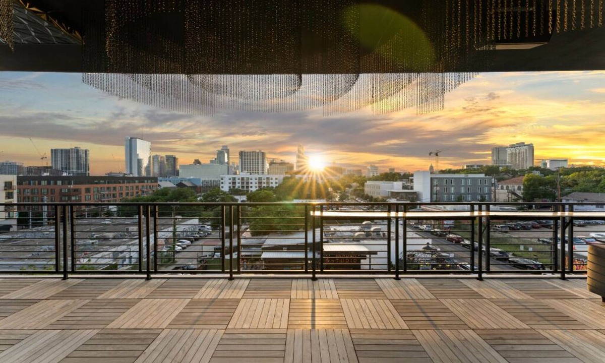 East Cesar Chavez House | Inn Cahoots on 6th: 5BR/13BedsPool, Rooftop, Garden Bars, Walk to Everything!